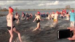 Embedded thumbnail for Nieuwjaarsduik 2013 Triton