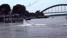 Embedded thumbnail for Culemborg bijvoorbeeld 13-7-2013 Fly Boarding bij de Lek